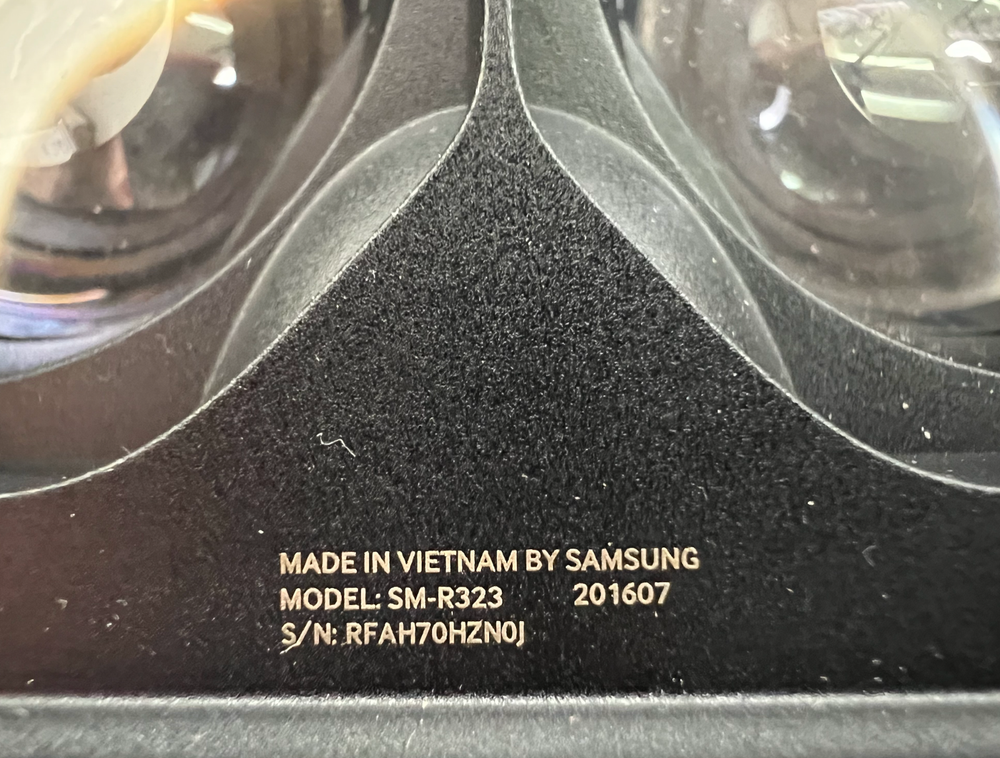 Samsung Gear VR Oculus Headset SM-R323