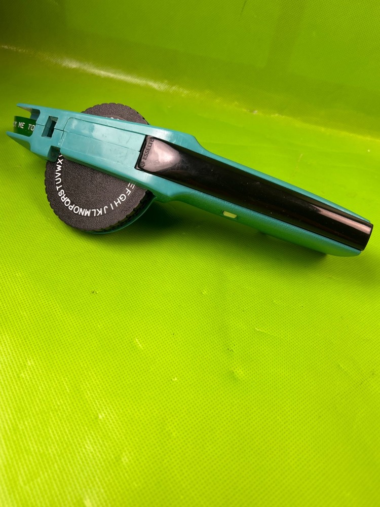 Esselte embossing label maker raised letter rotating wheel blue embossing