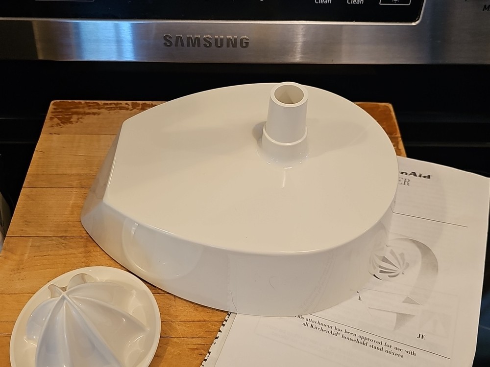 KitchenAid JE Citrus Juicer with Strainer Attachment