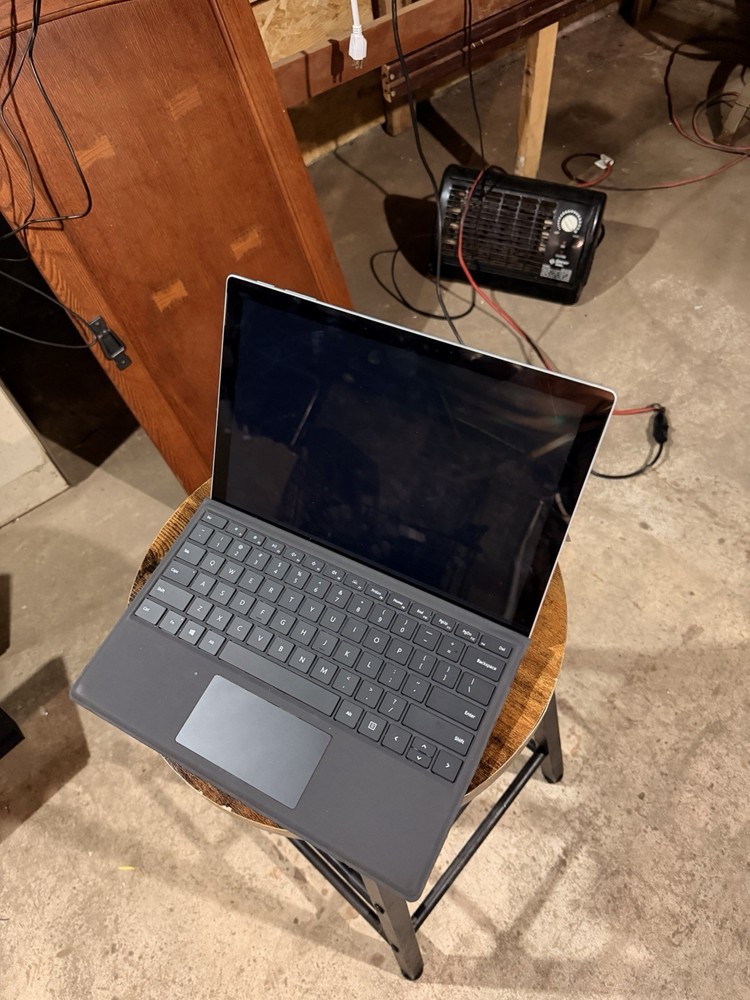 Microsoft Surface Pro 7 – Clean Condition with changer and pen