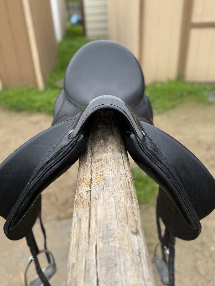 Devoucoux Makila Harmonie 18” Saddle
