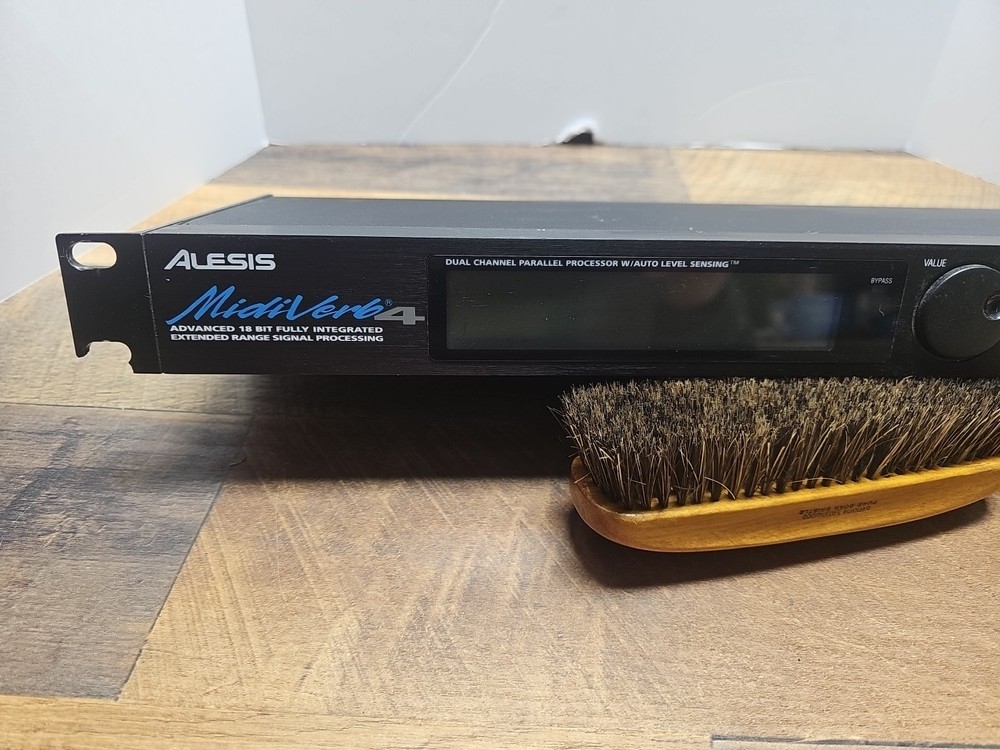 ALESIS MIDIVERB 4 DUAL-CHANNEL MULTI-EFFECTS PROCESSOR