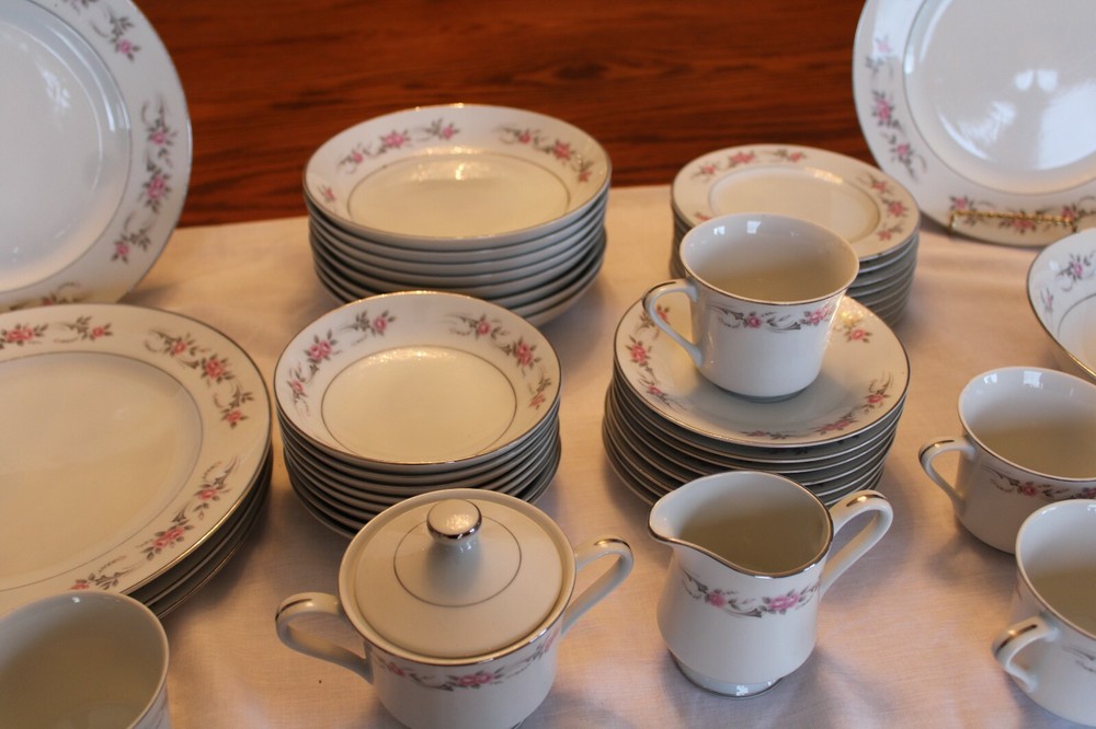 Diamond China Vintage Pageant Pattern 49 Piece Grouping Dinnerware Made In Japan
