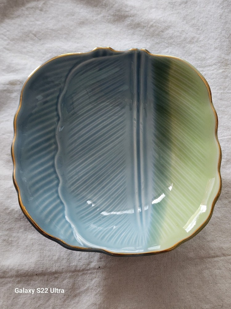 333.  Trinket/Candy Dish, Blue/Green Leaf Pattern