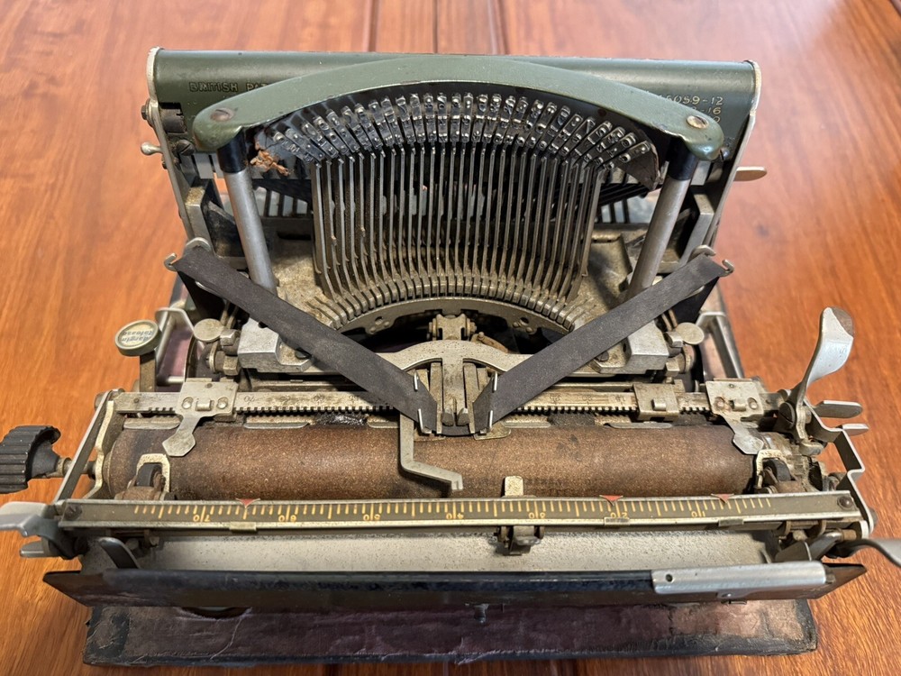 Rare ANTIQUE Imperial Model D Typewriter