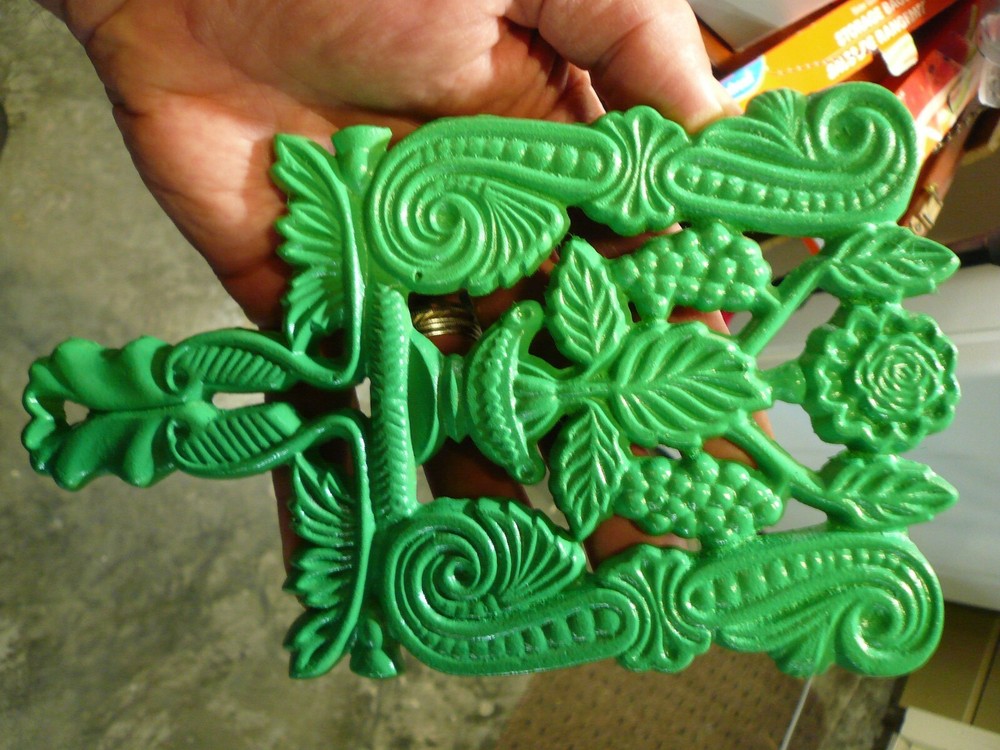 Vintage 9-2 VM Grape Design Cast Iron Footed Kitchen Trivet Painted Spring Green