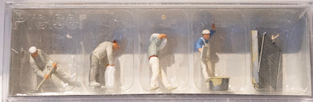 Preiser HO #10654 Plasterers & Cement Workers -- With Accessories pkg(4)