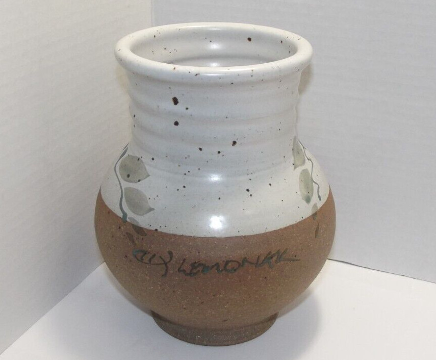 7" Beautiful Signed Studio Art Pottery Vase