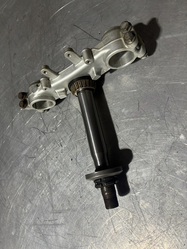 WR 125 BOTTOM YOKE