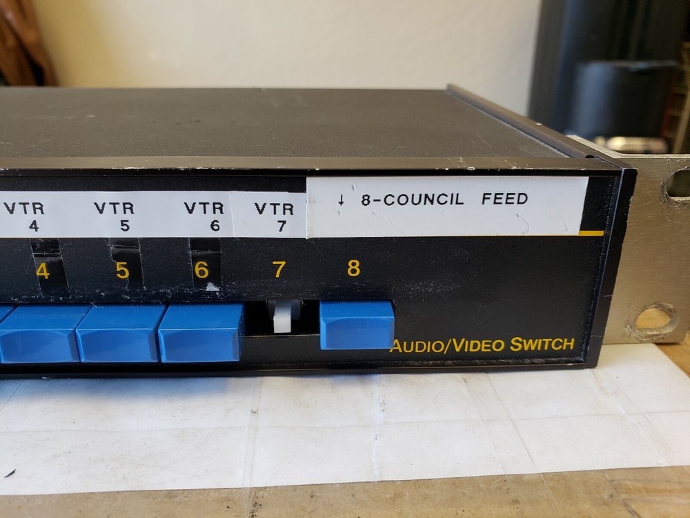 Burst Electronics Audio/Video switc,  model AV8x1P Missing one button, WORKS!!