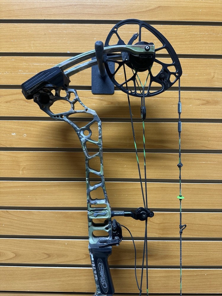 Mathews Triax Compound Bow - RH - 70# Max