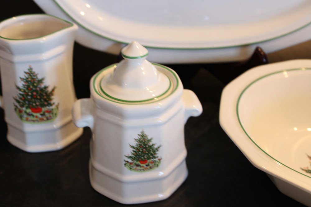 CHRISTMAS HERITAGE PFALTZGRAFF 5 Pieces hosted set
