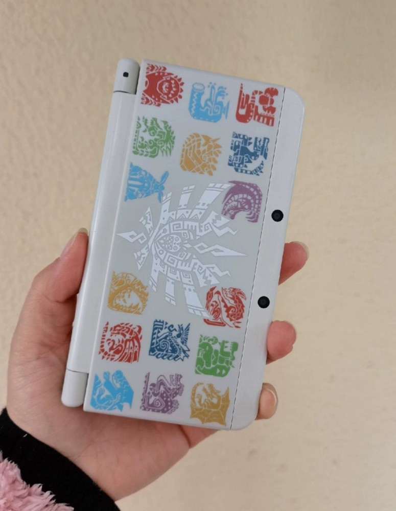 Nintendo New 3DS Cover Plate Monster Hunter 4 Ultimate White Replacement Shell