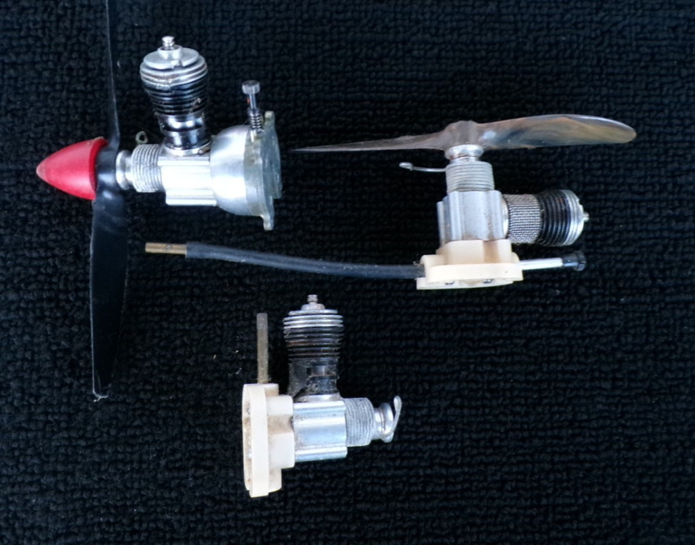 3 Vintage Unbranded RC Airplane Engines Small