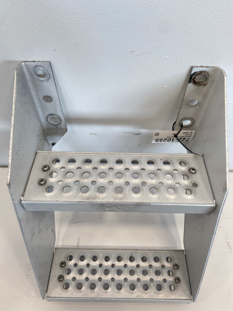 2005 International 9400i Frame Step (722-10255)