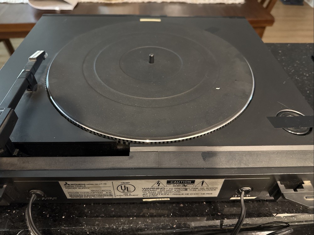 Vintage Mitsubishi Fully Automatic Linear Tracking Turntable LT-76