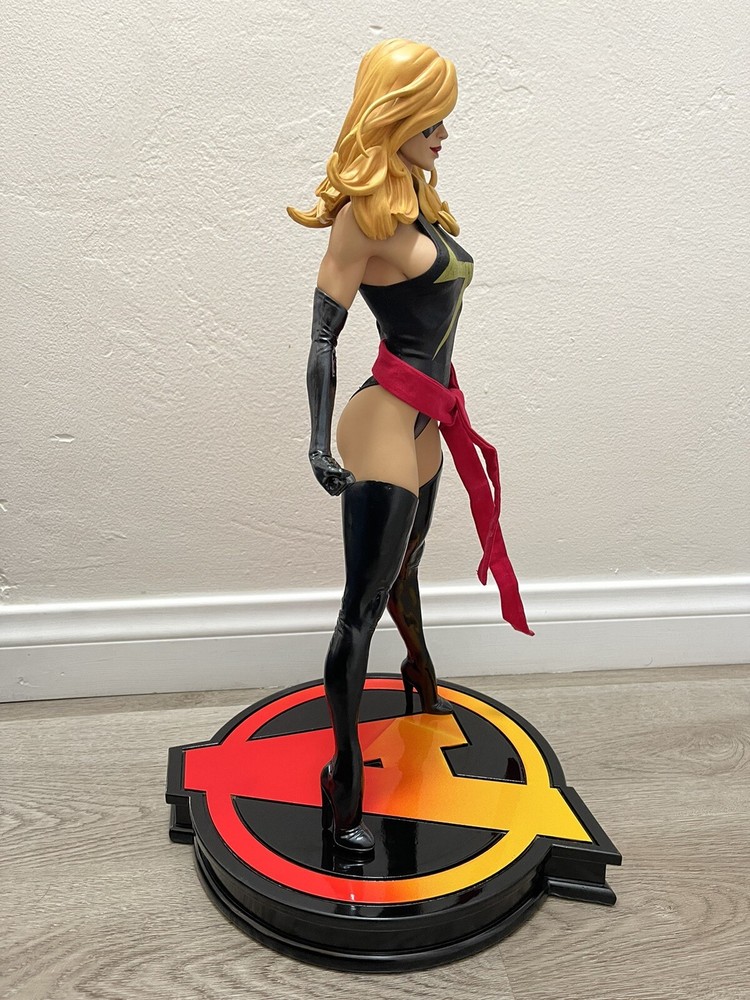 Sideshow Collectibles Exclusive Ms Marvel Premium Format Statue Marvel (READ)
