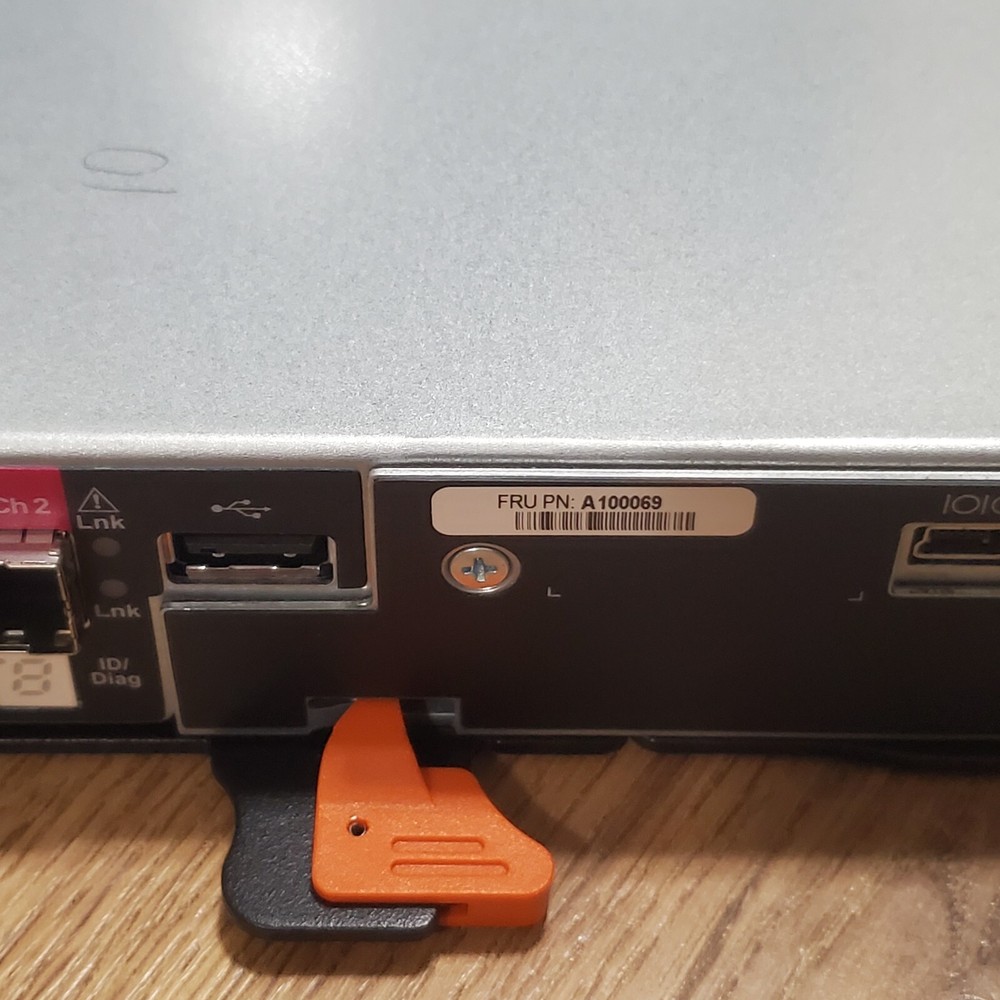 NetApp E2700A Disk Array Drive Module I/F-6 A100069 SAS 111-02853+C1 111-02853