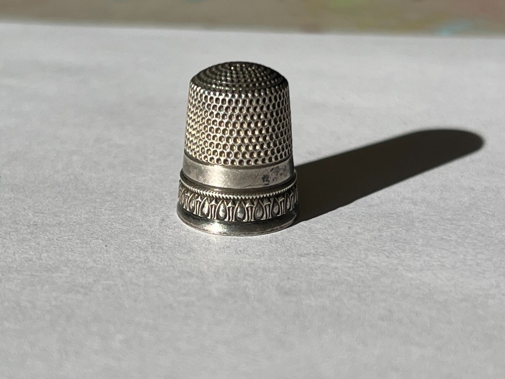 Antique Sterling Simons Priscilla Thimble