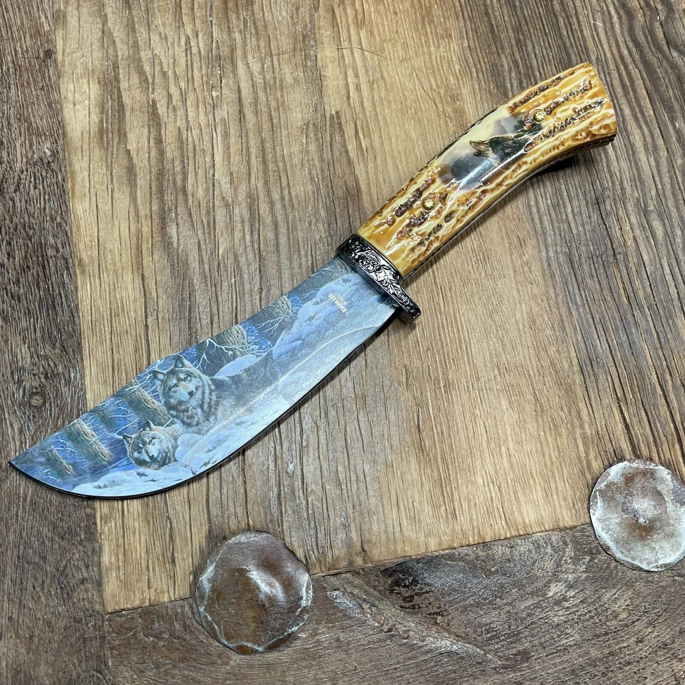 Painted Wolf Knife In Tin Box