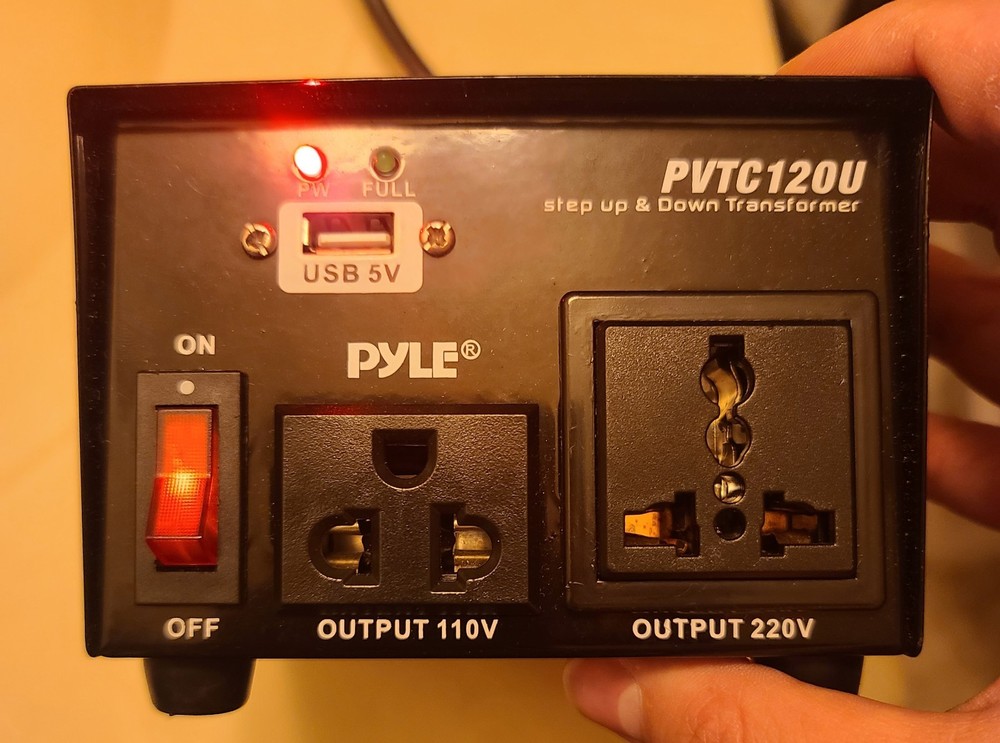Pyle PVTC120U Step Up and Down Transformer