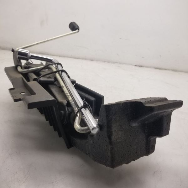 2007 LEXUS LS460 JACK AND TOOL KIT