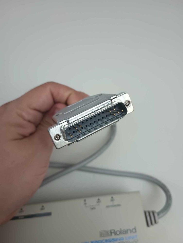 Roland Midi processing unit MPU-IPC-T W/ 2 MIDI cables
