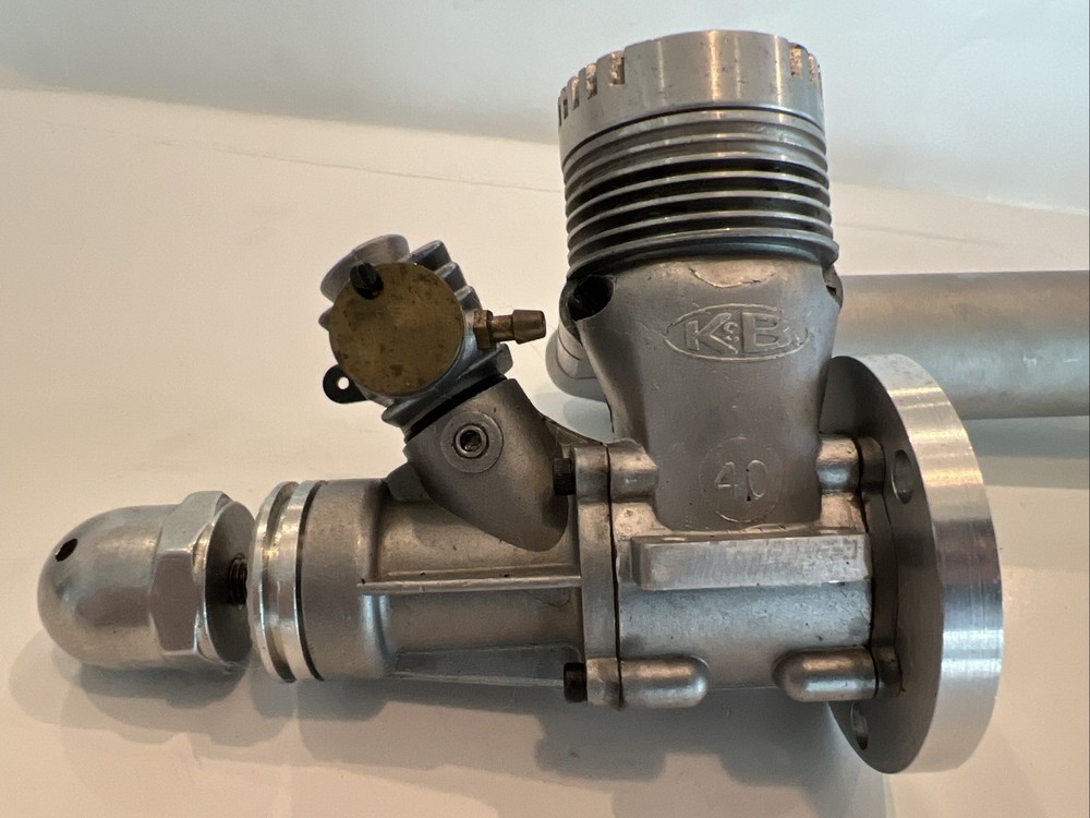 K&B 40 R/C Model Airplane Glow Engine with Muffler