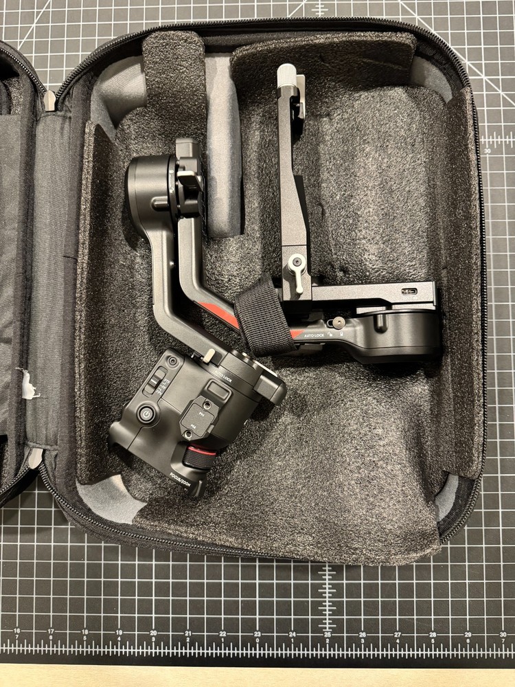 DJI RS 4 Gimbal Stabilizer Combo - BRAND NEW