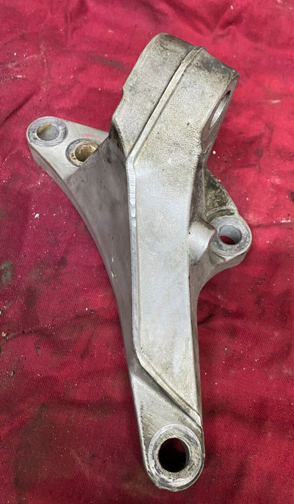 LH REAR Engine MOTOR MOUNT BRACKET 20505048, Volvo