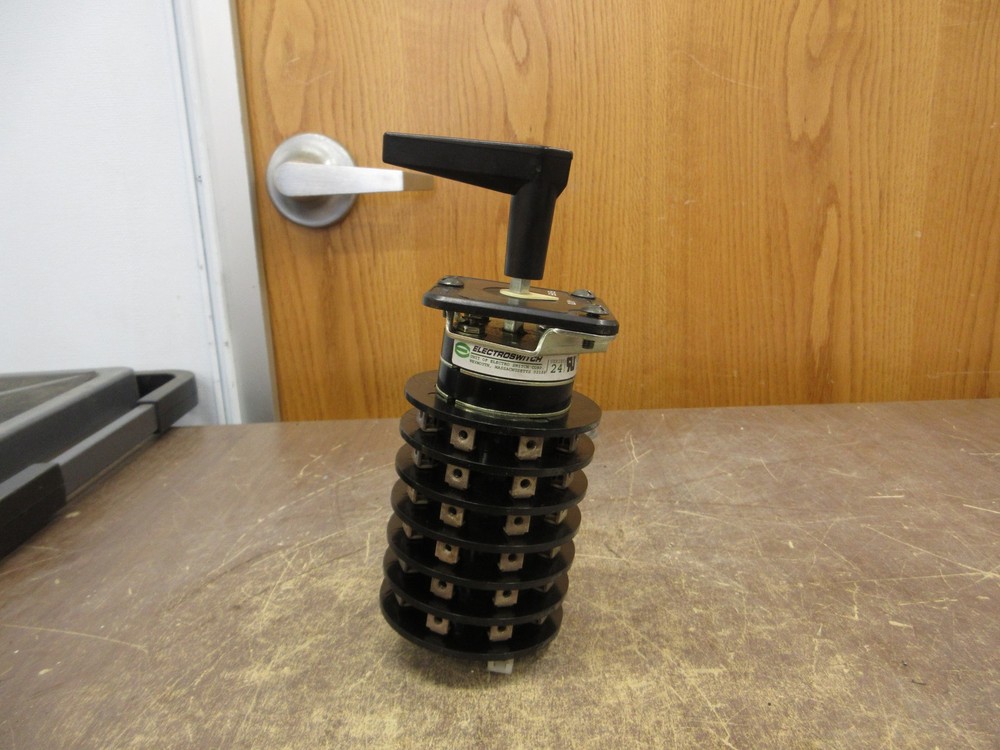 Electroswitch Series 24 Rotary Switch 74206B Re-Xfer/Auto Used