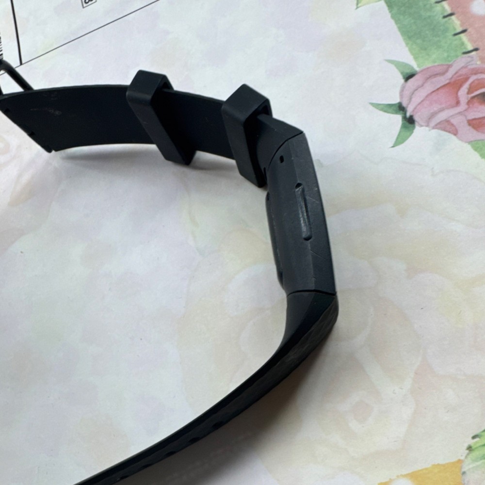 Fitbit Black Plastic Activity Tracker Wristband Fitness Tracker for Wrist