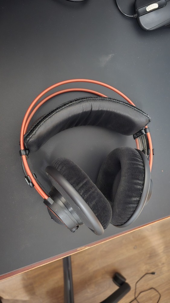 AKG K712 Pro Open-back Mastering and Reference Headphones