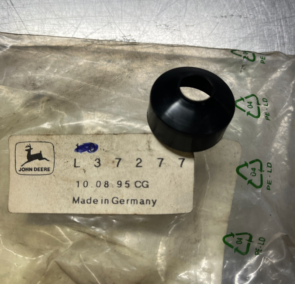 L37277   GENUINE  OEM  John Deere   CAP