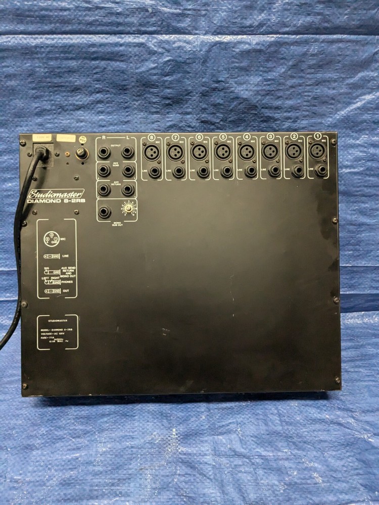STUDIOMASTER DIAMOND 8-2RB MIXER