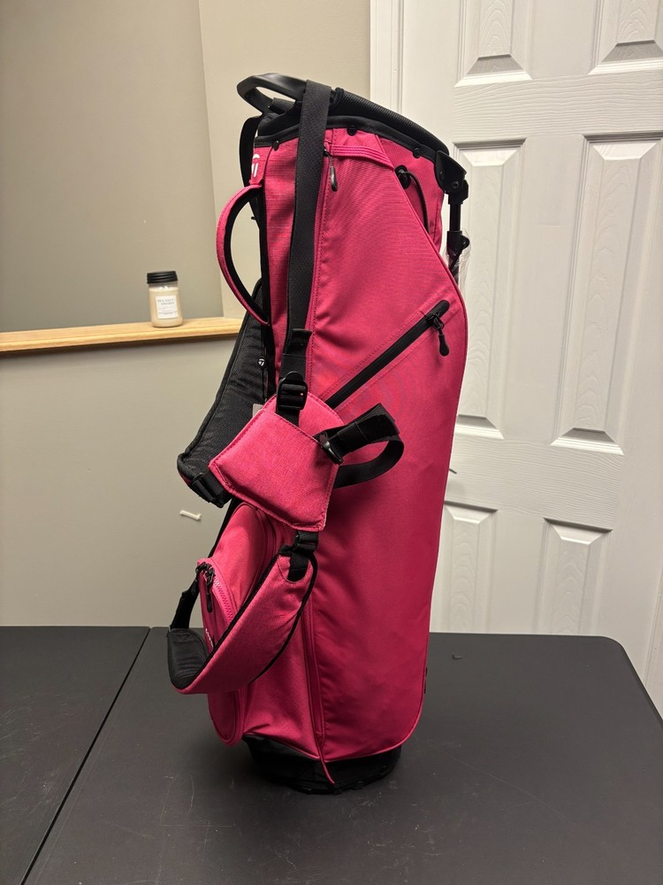 NEW WITH TAGS TAYLORMADE FLEXTECH LITE STAND BAG - PINK