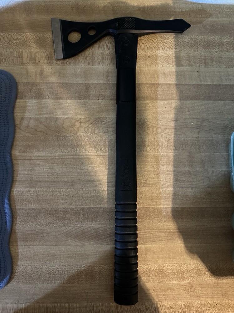 SOG THROWING AXE (B06003387)
