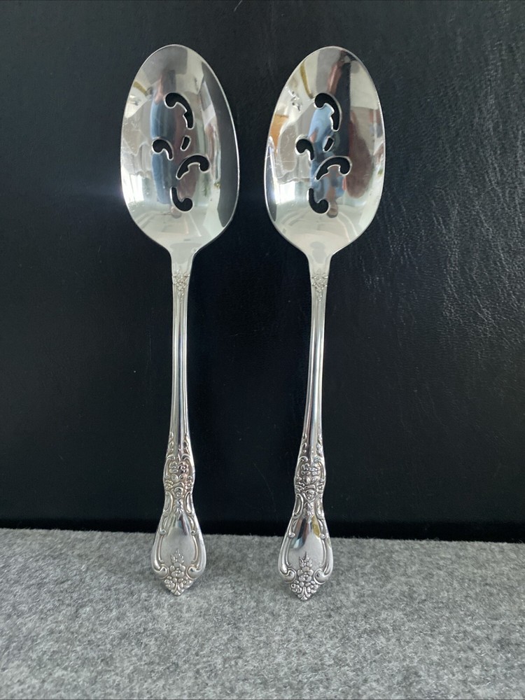 2 Oneida Distinction KENNETT SQUARE Stainless HH Pierced Serving Spoons Flatware
