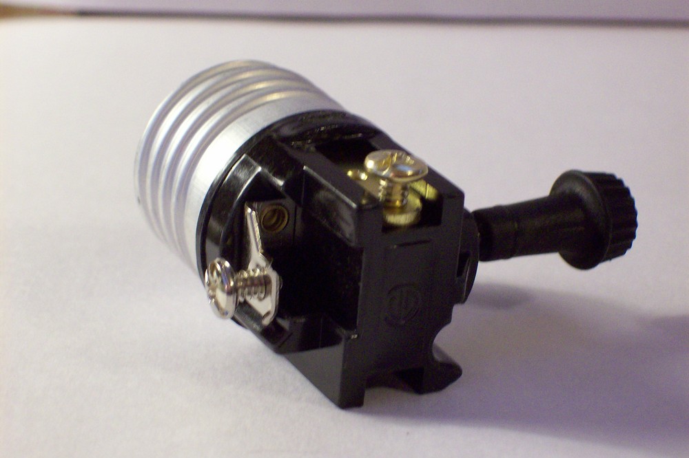 ON/OFF MEDIUM BASE E26 TURN KNOB SOCKET INTERIOR LAMP SOCKET LAMP PART 30680J