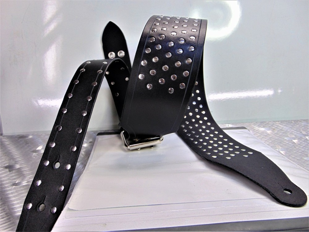 RANDY RHOADS.. LEATHER GUITAR STRAP CHROME RIVET .(MDLS0168)