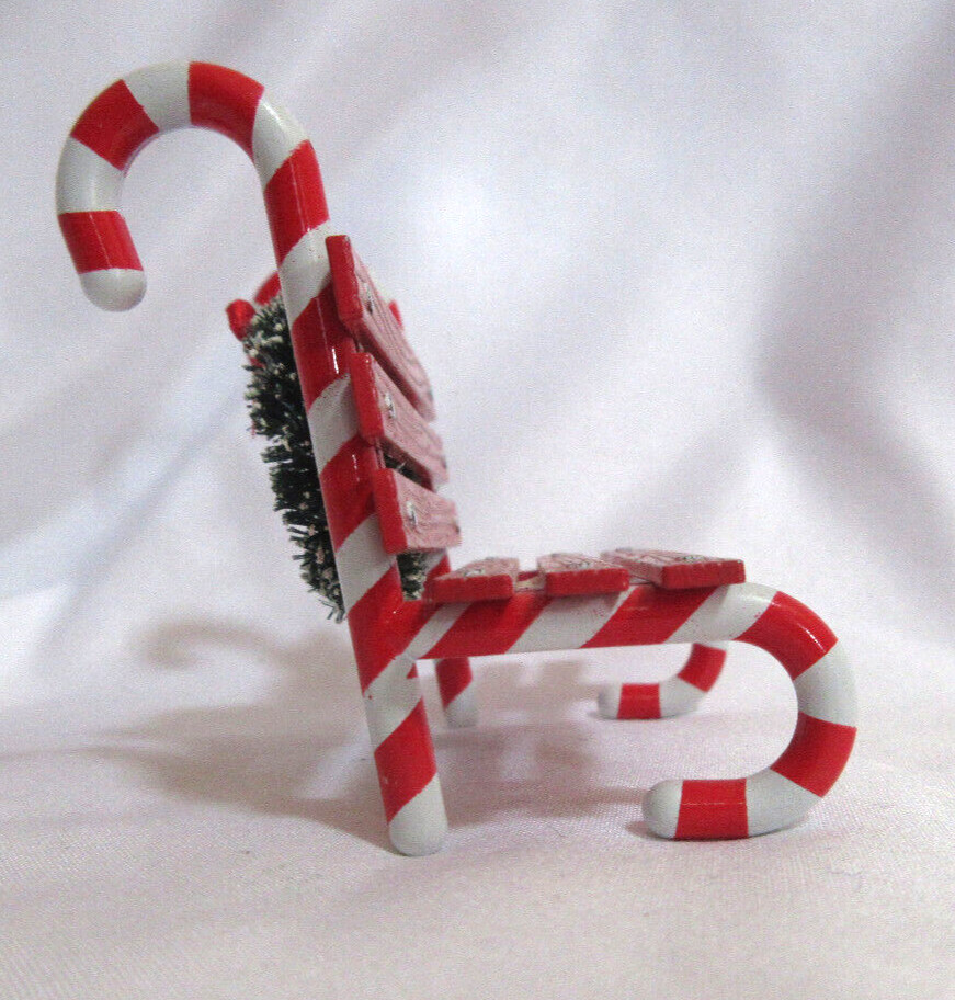 Department 56 Red Candy Cane Striped Bench w/Wreath EUC