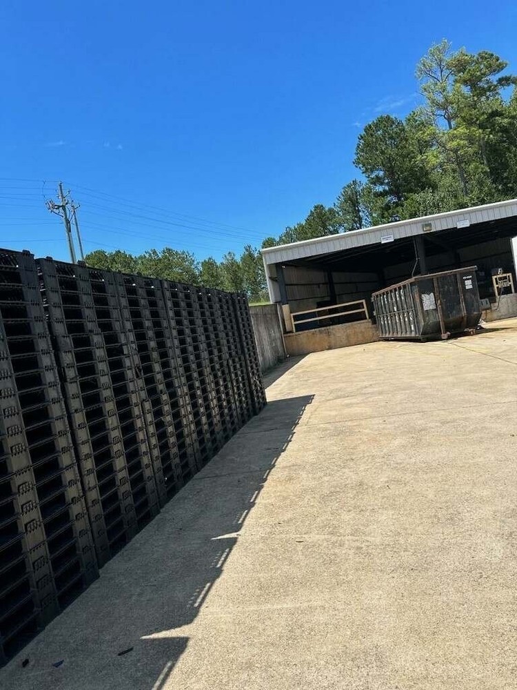 58x44 PLASTIC PALLETS HEAVY DUTY. 1490x1137x122