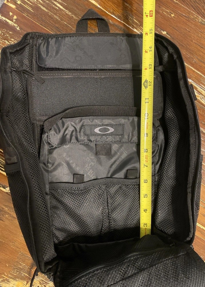 New Oakley Extractor Sling Pack 2.0 Black Multicam NWT EDC