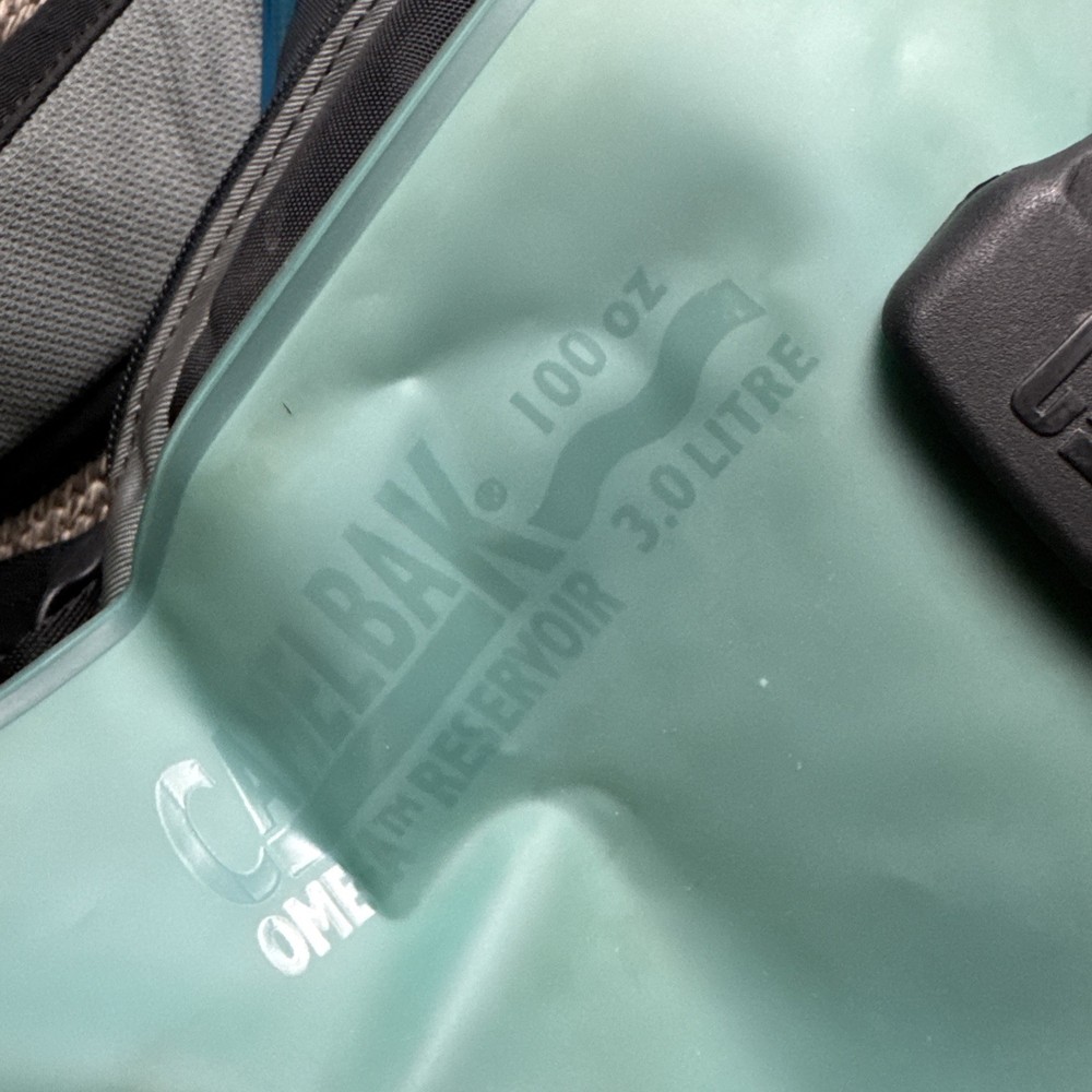 Camelbak MULE Hydration Backpack Black /Gray 3L/100oz. Reservoir Bladder MULE