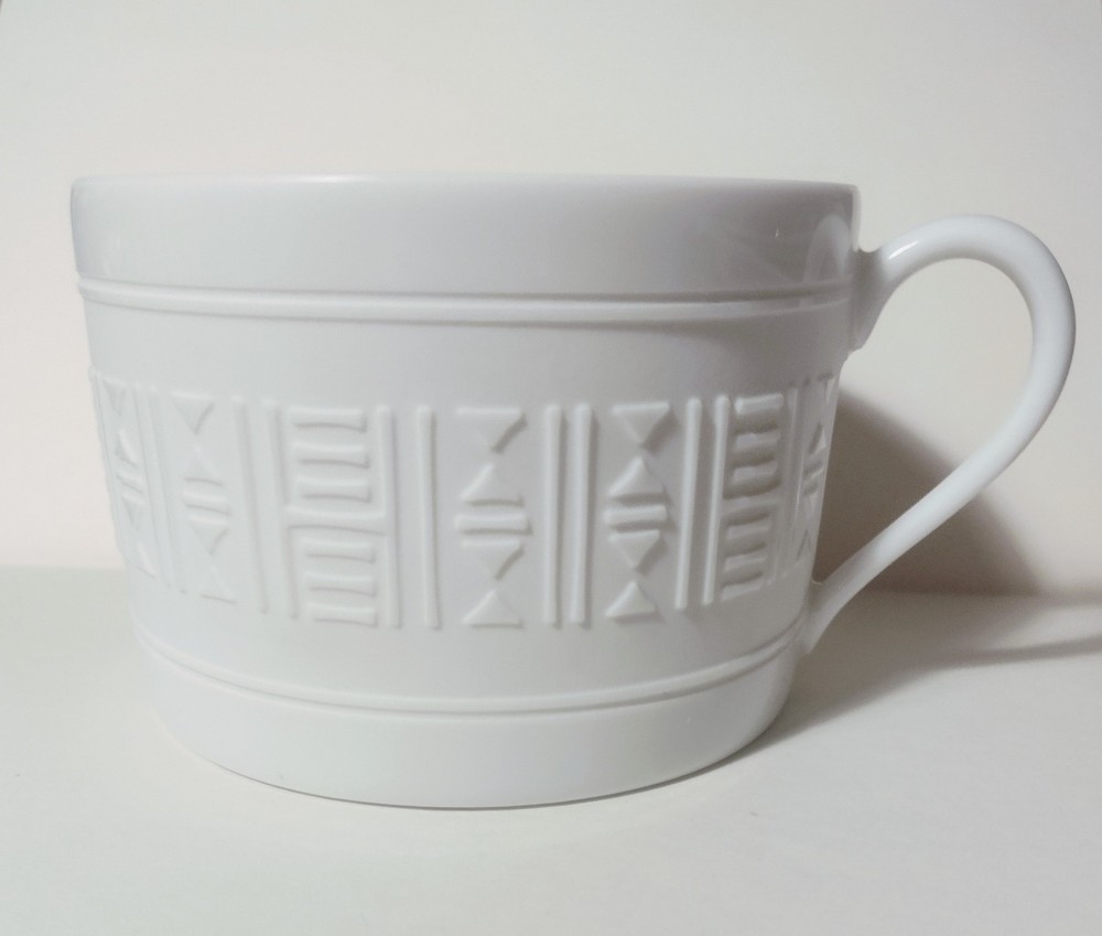 HERMES Egee Aegean Flat Cup All White Minimalist Embossed Geometric Marked