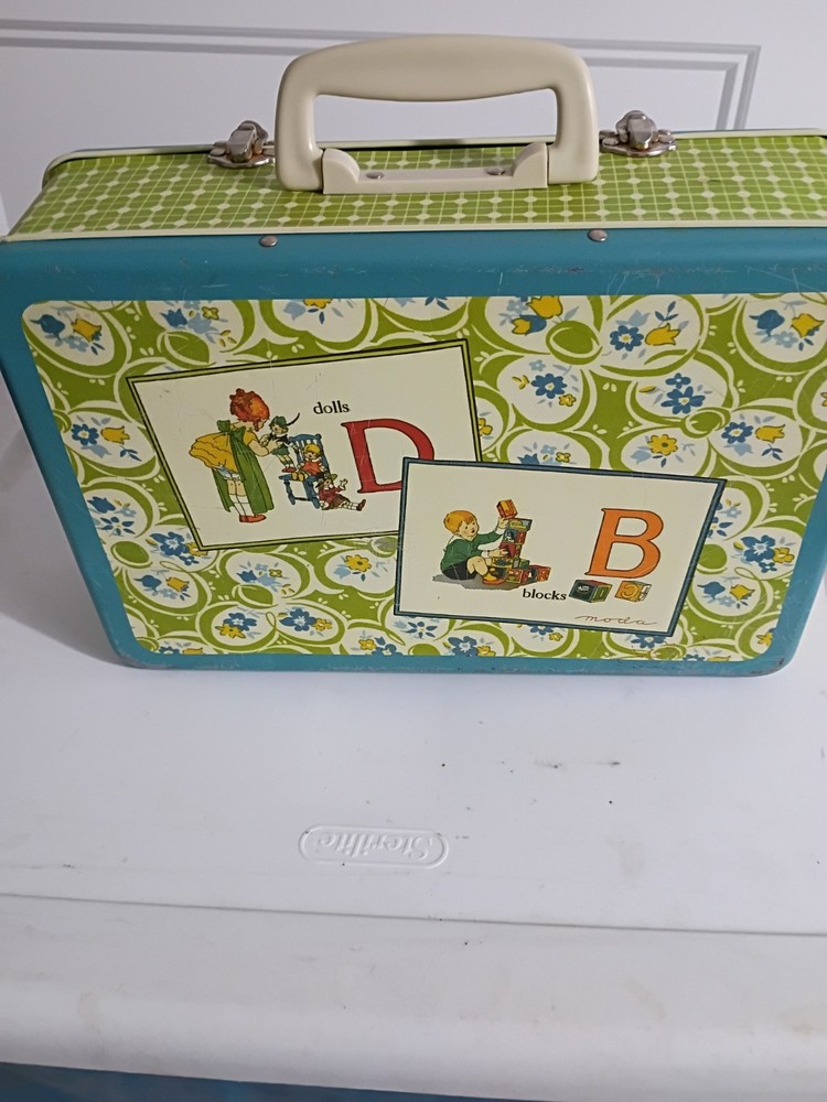 Moda Vintage Tin Alphabet Lunchbox
