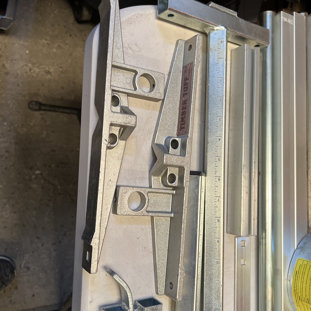 G781-30 & 36” Alaskan MK III —Missing Handle And Hardware