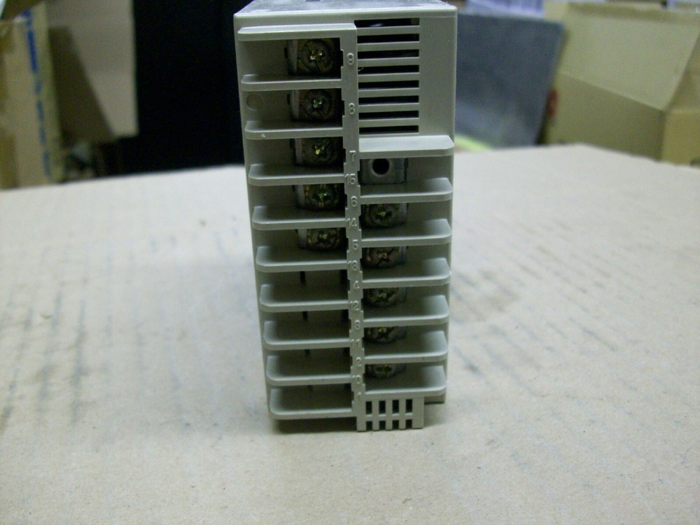 OMRON E5ES-R1P TEMPERATURE CONTROLLER