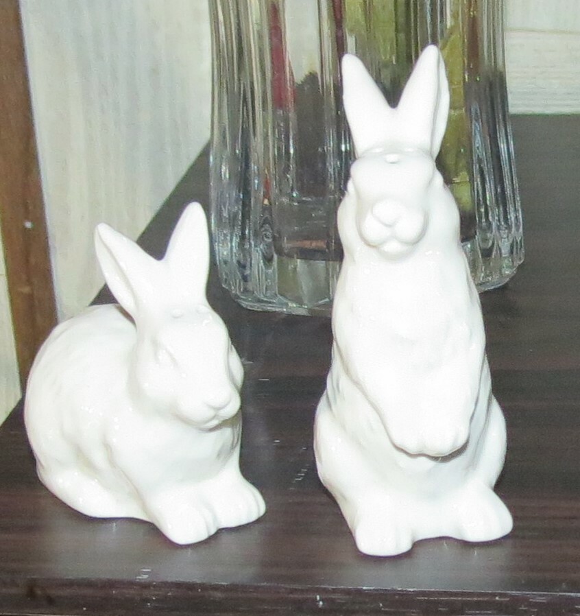 THRESHOLD  2 pc. STONEWARE WHITE BUNNY SALT AND PEPPER SET -  NEW