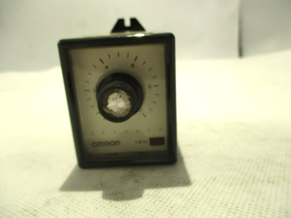 NEW OMRON STP-MND-AA-4A SOLID STATE TIMER 0-10 SEC 120V